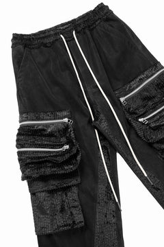 画像をギャラリービューアに読み込む, A.F ARTEFACT CARGO WIDE PANTS / SYNTHETIC LEATHER + VELOUR (BLACK)