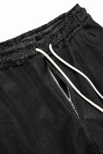 画像をギャラリービューアに読み込む, A.F ARTEFACT CARGO WIDE PANTS / SYNTHETIC LEATHER + VELOUR (BLACK)