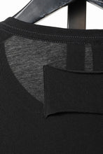 Load image into Gallery viewer, KLASICA "DEGREE 10" TORSION SEEM REGULAR FIT TEE / HIGH TWISTED COTTON DRY JERSEY (BLACK)