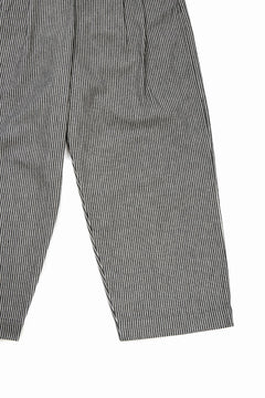 Load image into Gallery viewer, N/07 2 TUCKS WIDE TAPERED TROUSERS / SELVEDGE HICKORY STRIPES DENIM (ONE WASHED) (BLACK x WHITE)