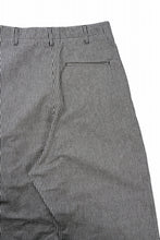 Load image into Gallery viewer, N/07 2 TUCKS WIDE TAPERED TROUSERS / SELVEDGE HICKORY STRIPES DENIM (ONE WASHED) (BLACK x WHITE)