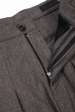 画像をギャラリービューアに読み込む, A.F ARTEFACT TUCK WIDE TROUSERS / HERRING BONE WOOL (BROWN)