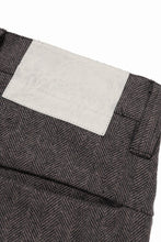 画像をギャラリービューアに読み込む, A.F ARTEFACT TUCK WIDE TROUSERS / HERRING BONE WOOL (BROWN)