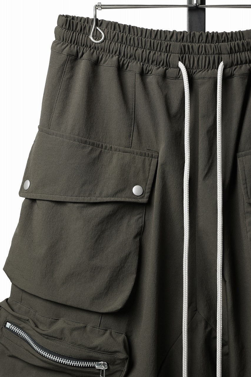 Load image into Gallery viewer, 【SAMPLE】A.F ARTEFACT MILITARY SHORTS / TECH-SMOOTH (KHAKI)