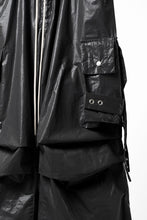 画像をギャラリービューアに読み込む, 【SAMPLE SALE】A.F ARTEFACT COATING CARGO  WIDE PANTS (BLACK)