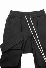 Load image into Gallery viewer, A.F ARTEFACT BELT CARGO SARROUEL JOGGER / BOMBER HEAT® (BLACK)