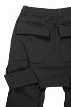 Load image into Gallery viewer, A.F ARTEFACT BELT CARGO SARROUEL JOGGER / BOMBER HEAT® (BLACK)