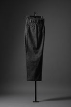 画像をギャラリービューアに読み込む, TARO HORIUCHI / th products Extra Volumed Tapered Trousers / Bishu Nep Tweed (grey)
