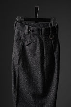 画像をギャラリービューアに読み込む, TARO HORIUCHI / th products Extra Volumed Tapered Trousers / Bishu Nep Tweed (grey)