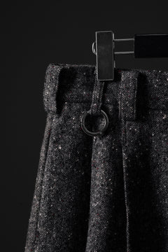 画像をギャラリービューアに読み込む, TARO HORIUCHI / th products Extra Volumed Tapered Trousers / Bishu Nep Tweed (grey)