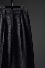画像をギャラリービューアに読み込む, TARO HORIUCHI / th products Extra Volumed Tapered Trousers / Bishu Nep Tweed (grey)