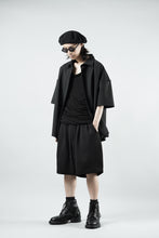 Load image into Gallery viewer, N/07 2 TUCKS EASY SHORTS / RIBBED CARDBOARD KNIT JERSEY (BLACK)