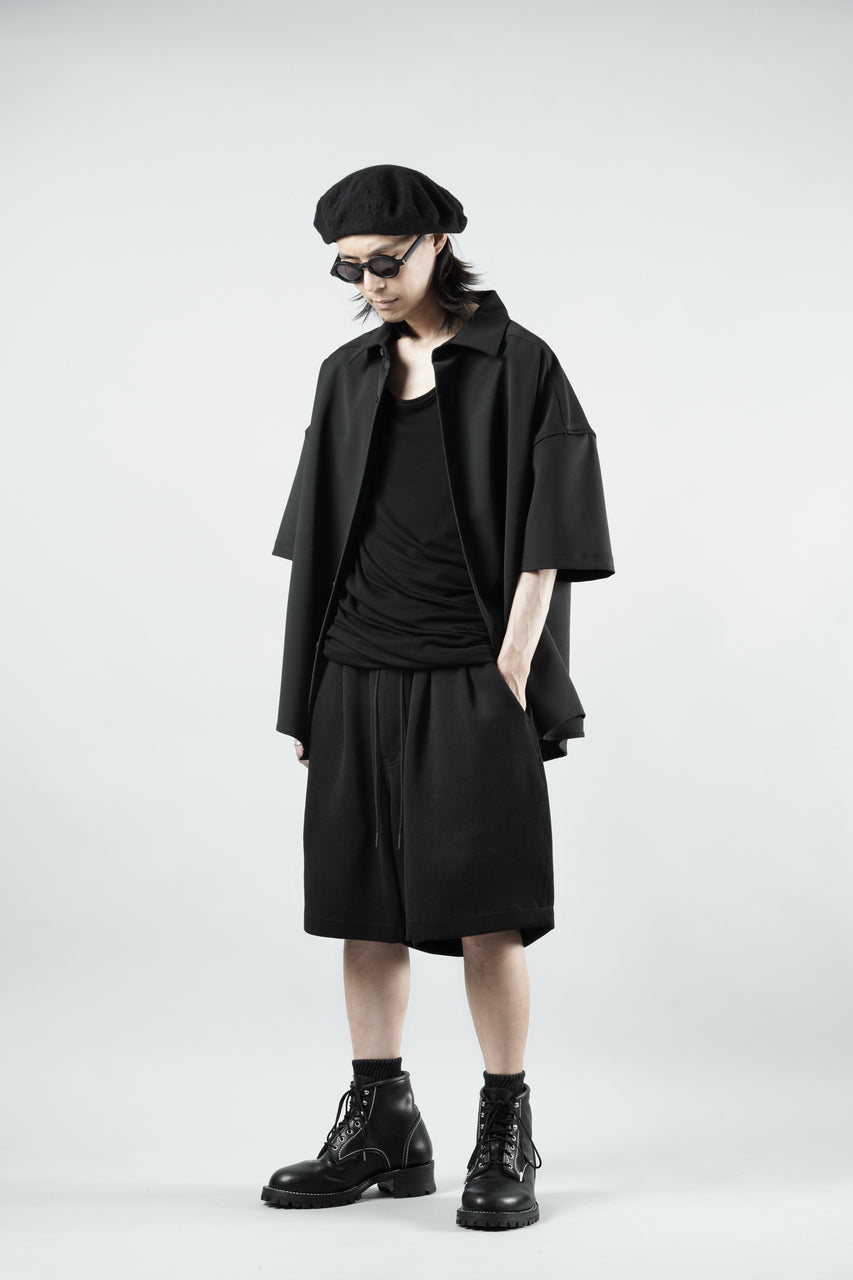Load image into Gallery viewer, N/07 2 TUCKS EASY SHORTS / RIBBED CARDBOARD KNIT JERSEY (BLACK)
