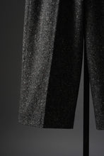 画像をギャラリービューアに読み込む, TARO HORIUCHI / th products Extra Volumed Tapered Trousers / Bishu Nep Tweed (grey)