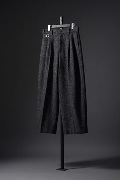 画像をギャラリービューアに読み込む, TARO HORIUCHI / th products Extra Volumed Tapered Trousers / Bishu Nep Tweed (grey)