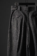 画像をギャラリービューアに読み込む, TARO HORIUCHI / th products Extra Volumed Tapered Trousers / Bishu Nep Tweed (grey)
