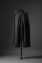 画像をギャラリービューアに読み込む, TARO HORIUCHI / th products Extra Volumed Tapered Trousers / Bishu Nep Tweed (grey)