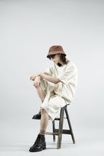 Load image into Gallery viewer, N/07 2 TUCKS EASY SHORTS / RIBBED CARDBOARD KNIT JERSEY (LIGHT BEIGE)