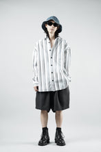 Load image into Gallery viewer, N/07 2 TUCKS EASY SHORTS / RIBBED CARDBOARD KNIT JERSEY (CHARCOAL)