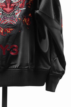Load image into Gallery viewer, Y-3 Yohji Yamamoto GRAPHICS SOUVENIR JACKET / EMBROIDERY &amp; STRETCH SATIN (BLACK)