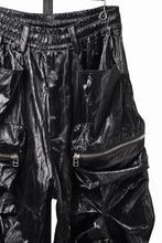 画像をギャラリービューアに読み込む, 【SAMPLE SALE】A.F ARTEFACT LEATHER TEX MONSTER TUCK SHORTS (BLACK)