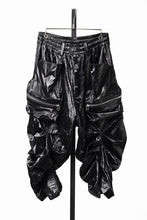 画像をギャラリービューアに読み込む, 【SAMPLE SALE】A.F ARTEFACT LEATHER TEX MONSTER TUCK SHORTS (BLACK)