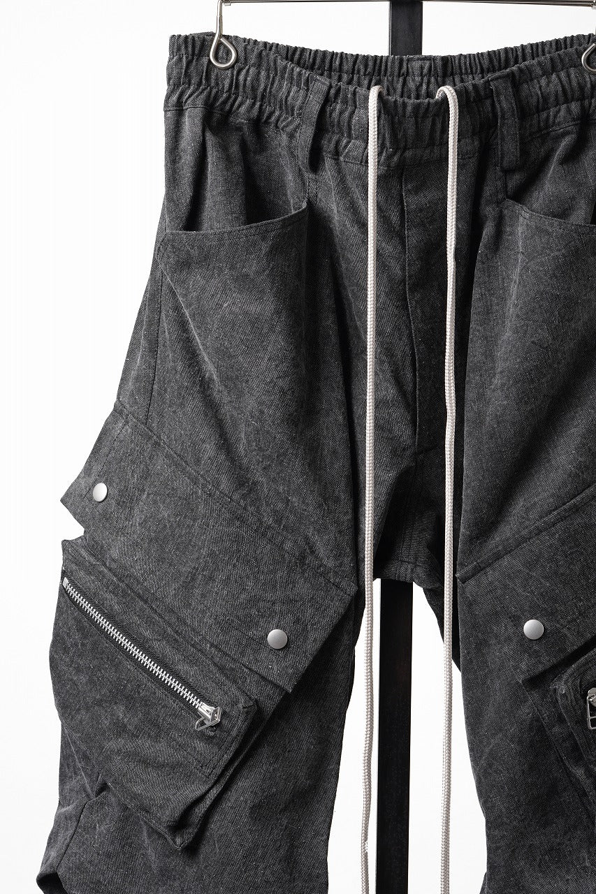Load image into Gallery viewer, 【SAMPLE SALE】A.F ARTEFACT CARGO TUCK BAGGY PANTS / PIGMENT PROCESS (BLACK)