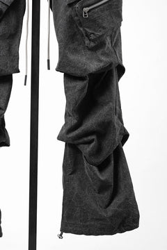 Load image into Gallery viewer, 【SAMPLE SALE】A.F ARTEFACT CARGO TUCK BAGGY PANTS / PIGMENT PROCESS (BLACK)