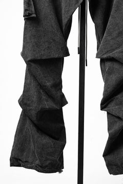 Load image into Gallery viewer, 【SAMPLE SALE】A.F ARTEFACT CARGO TUCK BAGGY PANTS / PIGMENT PROCESS (BLACK)
