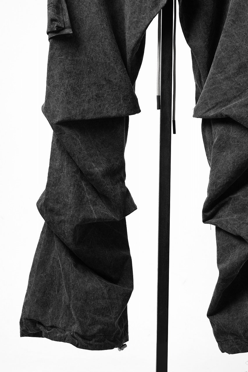 Load image into Gallery viewer, 【SAMPLE SALE】A.F ARTEFACT CARGO TUCK BAGGY PANTS / PIGMENT PROCESS (BLACK)