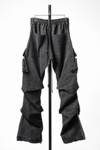 Load image into Gallery viewer, 【SAMPLE SALE】A.F ARTEFACT CARGO TUCK BAGGY PANTS / PIGMENT PROCESS (BLACK)