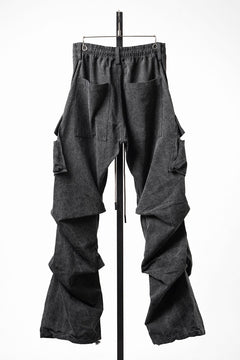 Load image into Gallery viewer, 【SAMPLE SALE】A.F ARTEFACT CARGO TUCK BAGGY PANTS / PIGMENT PROCESS (BLACK)