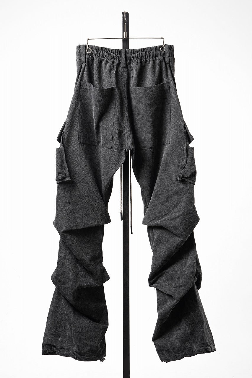 Load image into Gallery viewer, 【SAMPLE SALE】A.F ARTEFACT CARGO TUCK BAGGY PANTS / PIGMENT PROCESS (BLACK)