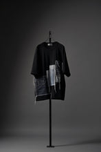 Load image into Gallery viewer, OBLADI POCKET JEANS PATCHWORK T SHIRT (BLACK)