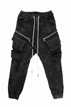 Load image into Gallery viewer, A.F ARTEFACT BELTED DETAIL JOGGER 2.0 / BRUSHED BACK COATING DENIM (BLACK)