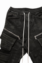Load image into Gallery viewer, A.F ARTEFACT BELTED DETAIL JOGGER 2.0 / BRUSHED BACK COATING DENIM (BLACK)