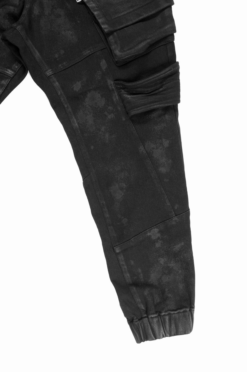 Load image into Gallery viewer, A.F ARTEFACT BELTED DETAIL JOGGER 2.0 / BRUSHED BACK COATING DENIM (BLACK)