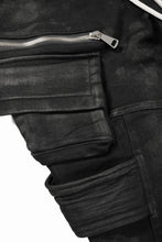 Load image into Gallery viewer, A.F ARTEFACT BELTED DETAIL JOGGER 2.0 / BRUSHED BACK COATING DENIM (BLACK)