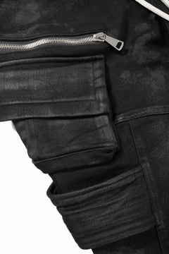 Load image into Gallery viewer, A.F ARTEFACT BELTED DETAIL JOGGER 2.0 / BRUSHED BACK COATING DENIM (BLACK)