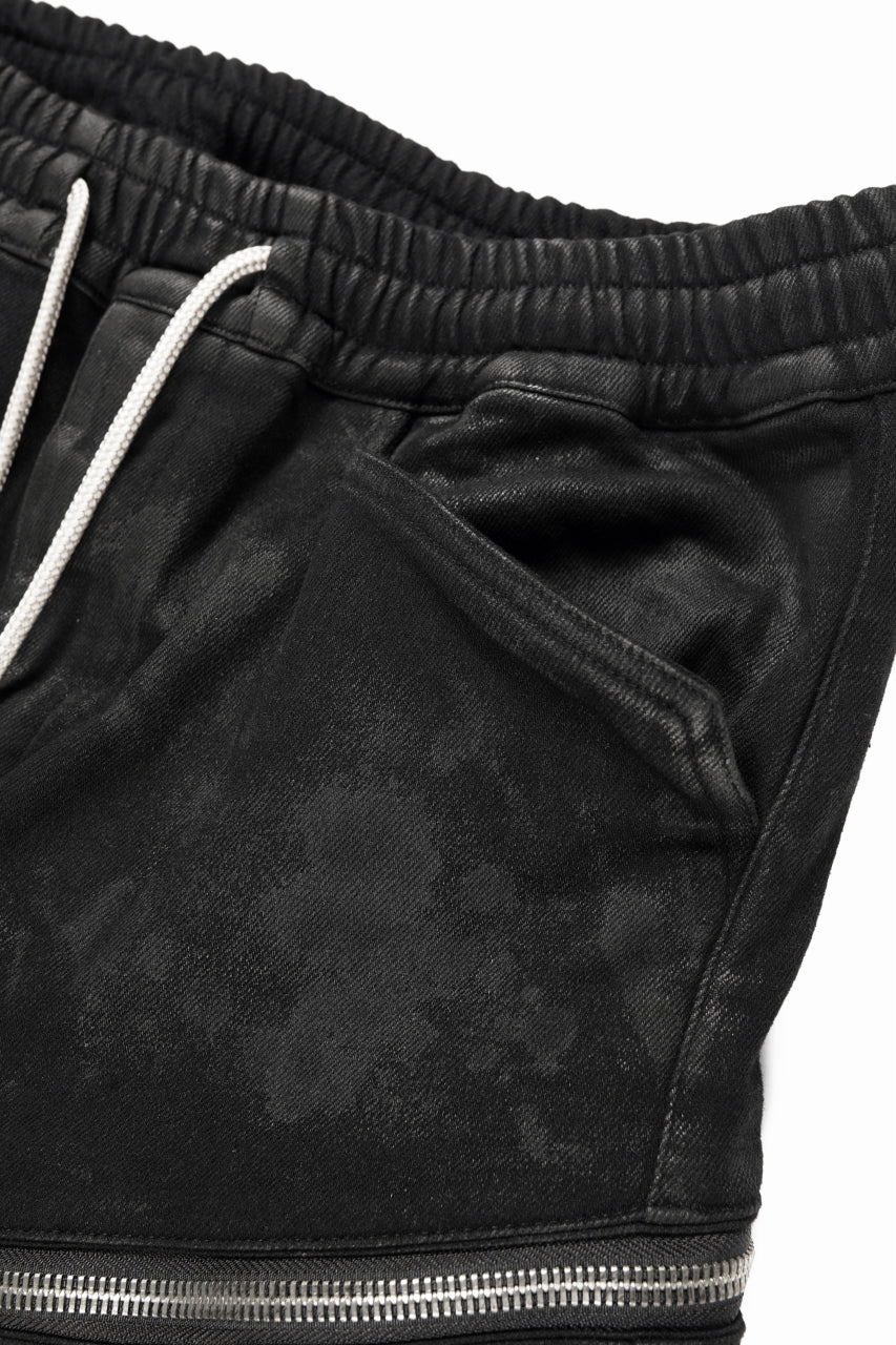Load image into Gallery viewer, A.F ARTEFACT BELTED DETAIL JOGGER 2.0 / BRUSHED BACK COATING DENIM (BLACK)