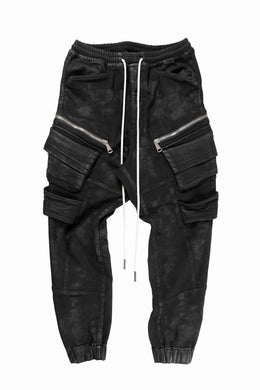A.F ARTEFACT BELTED DETAIL JOGGER 2.0 / BRUSHED BACK COATING DENIM (BLACK)