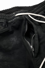 Load image into Gallery viewer, A.F ARTEFACT BELTED DETAIL JOGGER 2.0 / BRUSHED BACK COATING DENIM (BLACK)