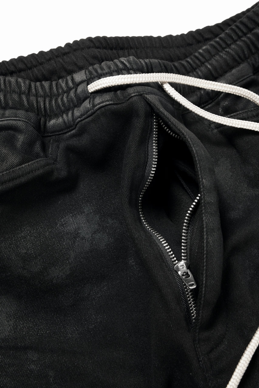 Load image into Gallery viewer, A.F ARTEFACT BELTED DETAIL JOGGER 2.0 / BRUSHED BACK COATING DENIM (BLACK)