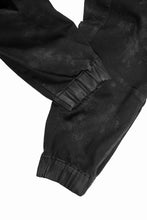 Load image into Gallery viewer, A.F ARTEFACT BELTED DETAIL JOGGER 2.0 / BRUSHED BACK COATING DENIM (BLACK)