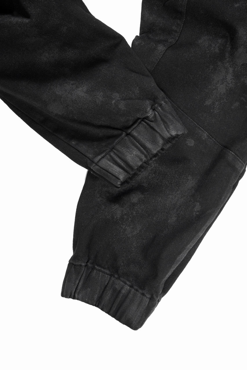Load image into Gallery viewer, A.F ARTEFACT BELTED DETAIL JOGGER 2.0 / BRUSHED BACK COATING DENIM (BLACK)