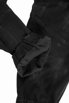 Load image into Gallery viewer, A.F ARTEFACT BELTED DETAIL JOGGER 2.0 / BRUSHED BACK COATING DENIM (BLACK)