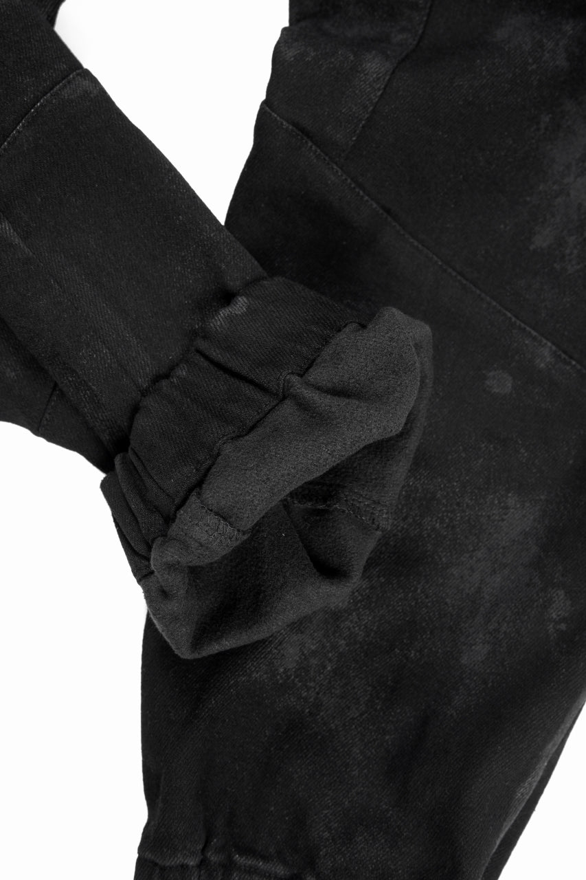 Load image into Gallery viewer, A.F ARTEFACT BELTED DETAIL JOGGER 2.0 / BRUSHED BACK COATING DENIM (BLACK)