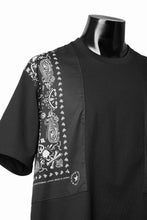 画像をギャラリービューアに読み込む, mastermind JAPAN BANDANA SS TEE / REGULAR FIT (BLACK x BLACK)