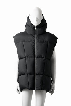 Load image into Gallery viewer, thom/krom BIG HOODIE OVERSIZED VEST / WARM PUFFER (BLACK)