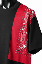 画像をギャラリービューアに読み込む, mastermind JAPAN BANDANA SS TEE / REGULAR FIT (BLACK x RED)
